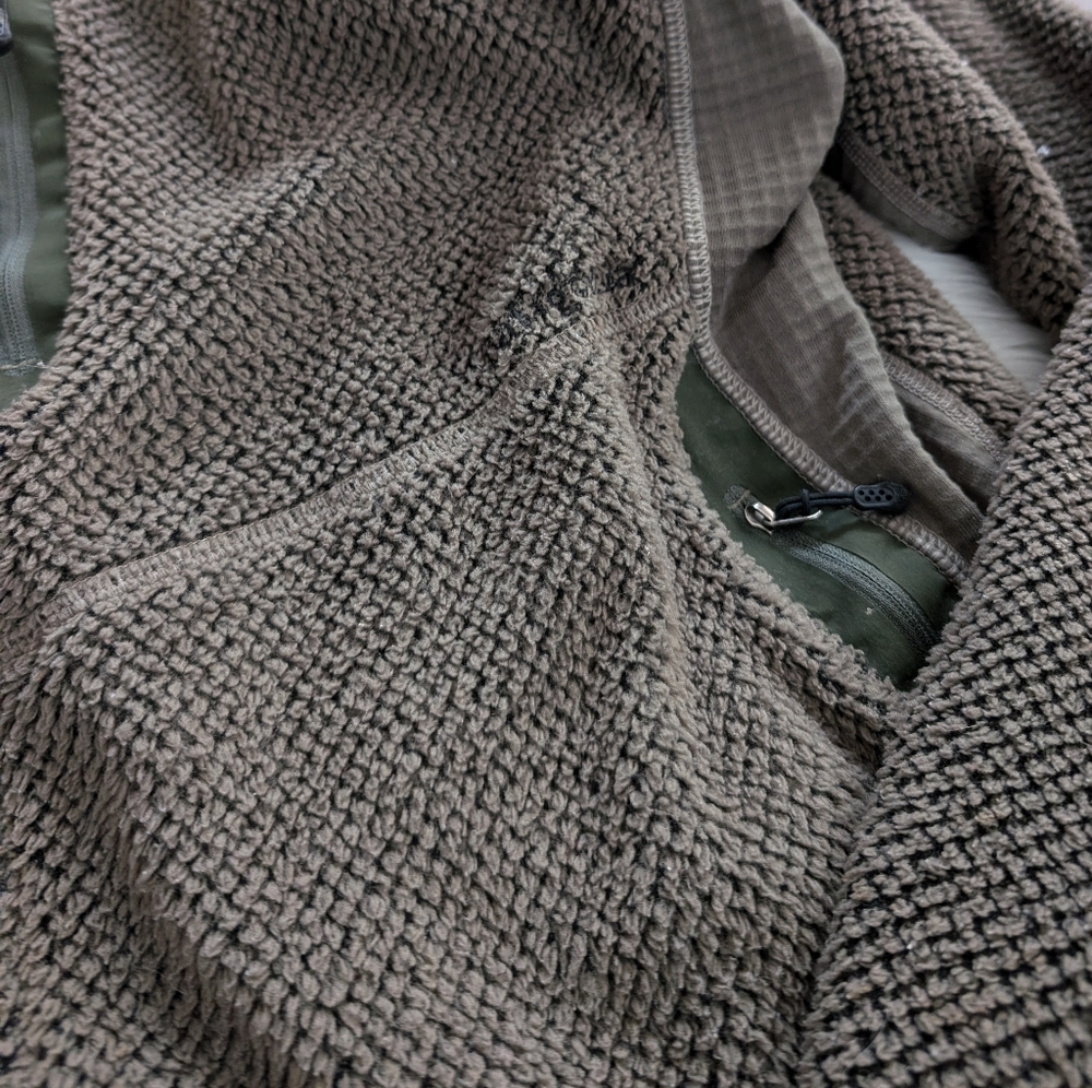 Patagonia Men’s 2009 MARS R2 Regulator Army Green Fleece Jacket XL - Picture 2 of 9